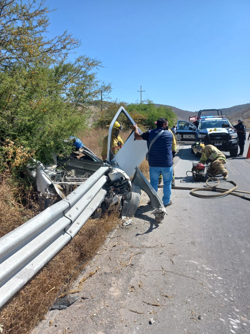 Un hombre muere prensado en su auto tras aparatoso choque - Noticias de ...