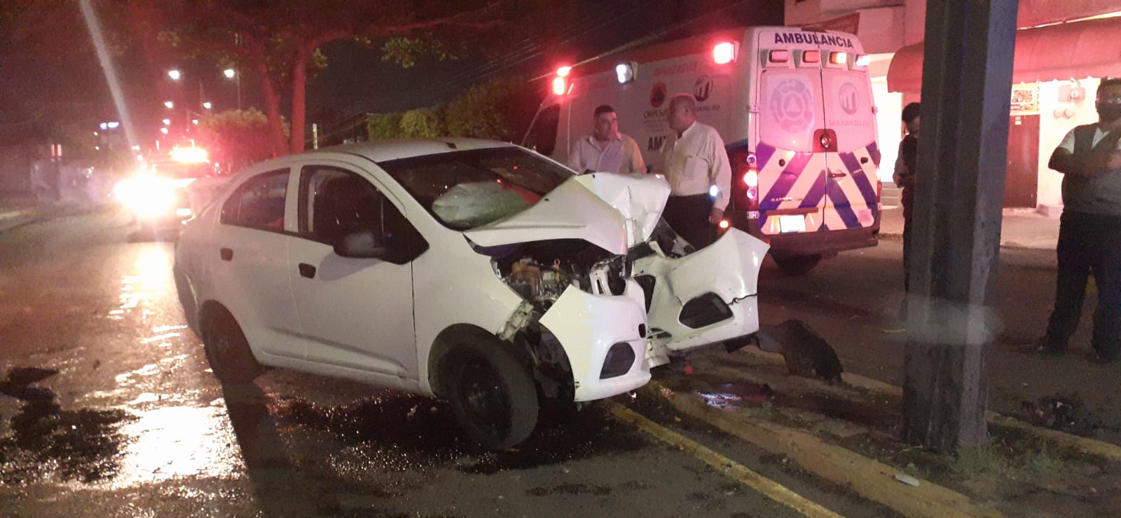 Ebrio conductor choca a auto y deja una persona herida - Noticias de ...