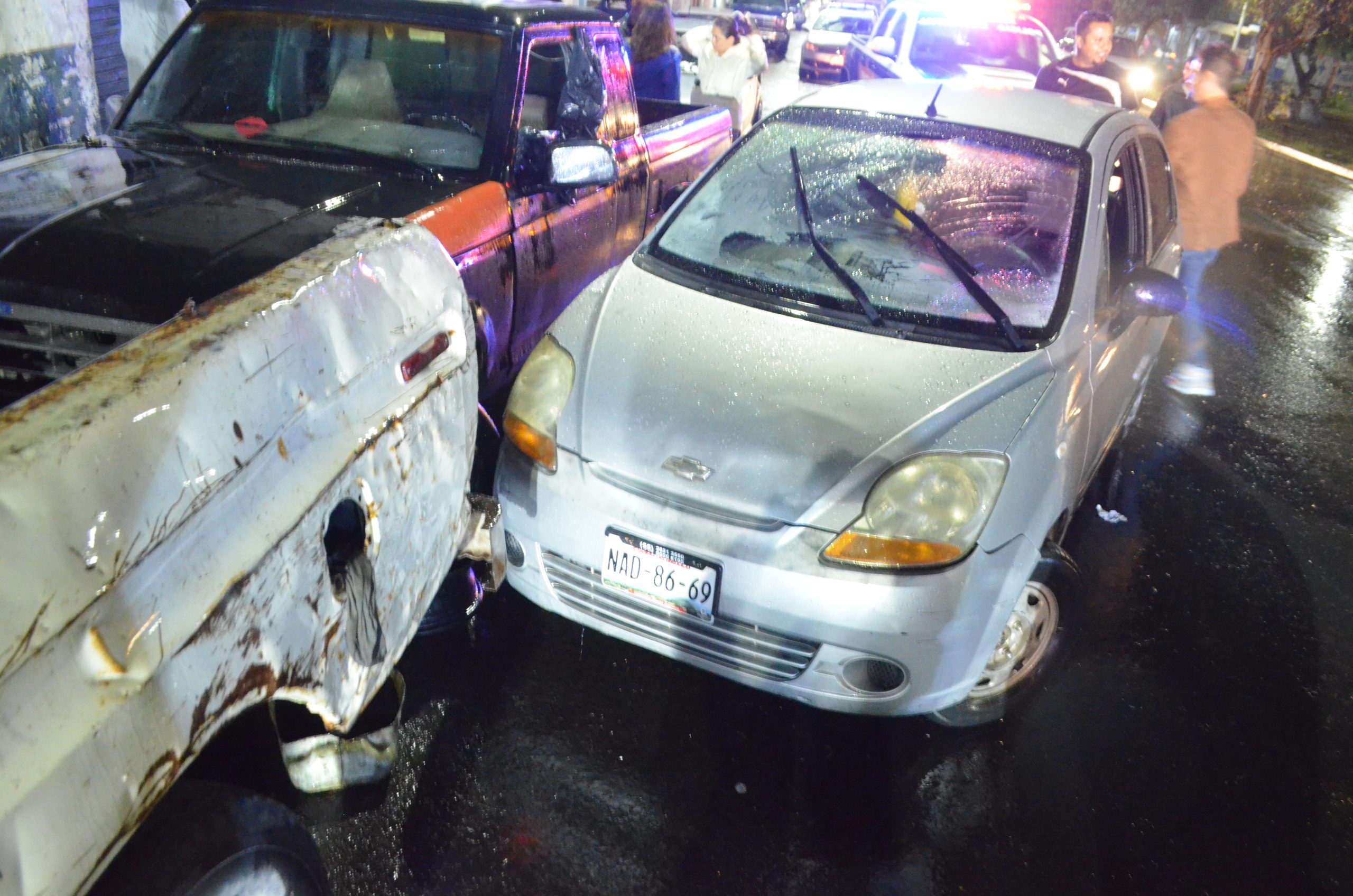 Choca y vuelca su auto - Noticias de Querétaro
