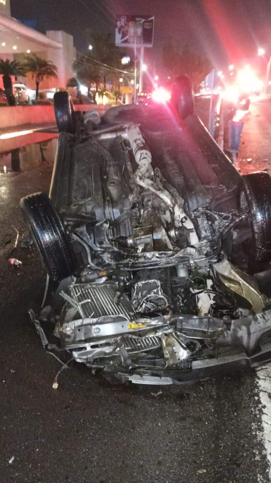 Vuelca auto en la 57 - Noticias de Querétaro