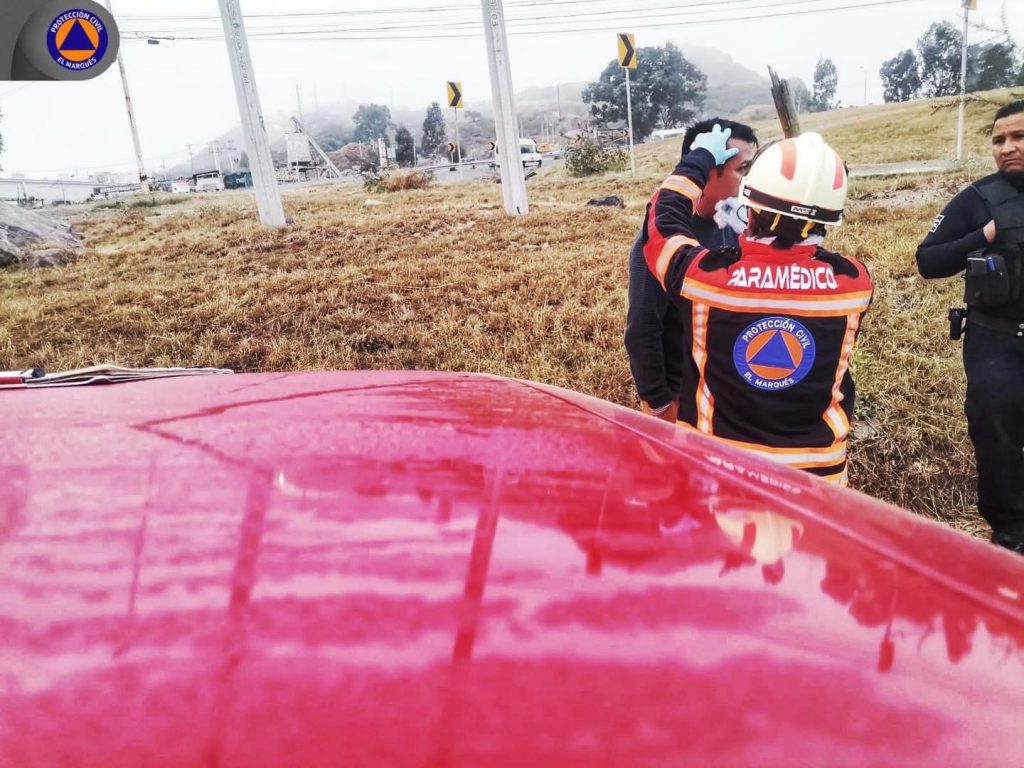 Vuelca en la autopista 57 - Noticias de Querétaro