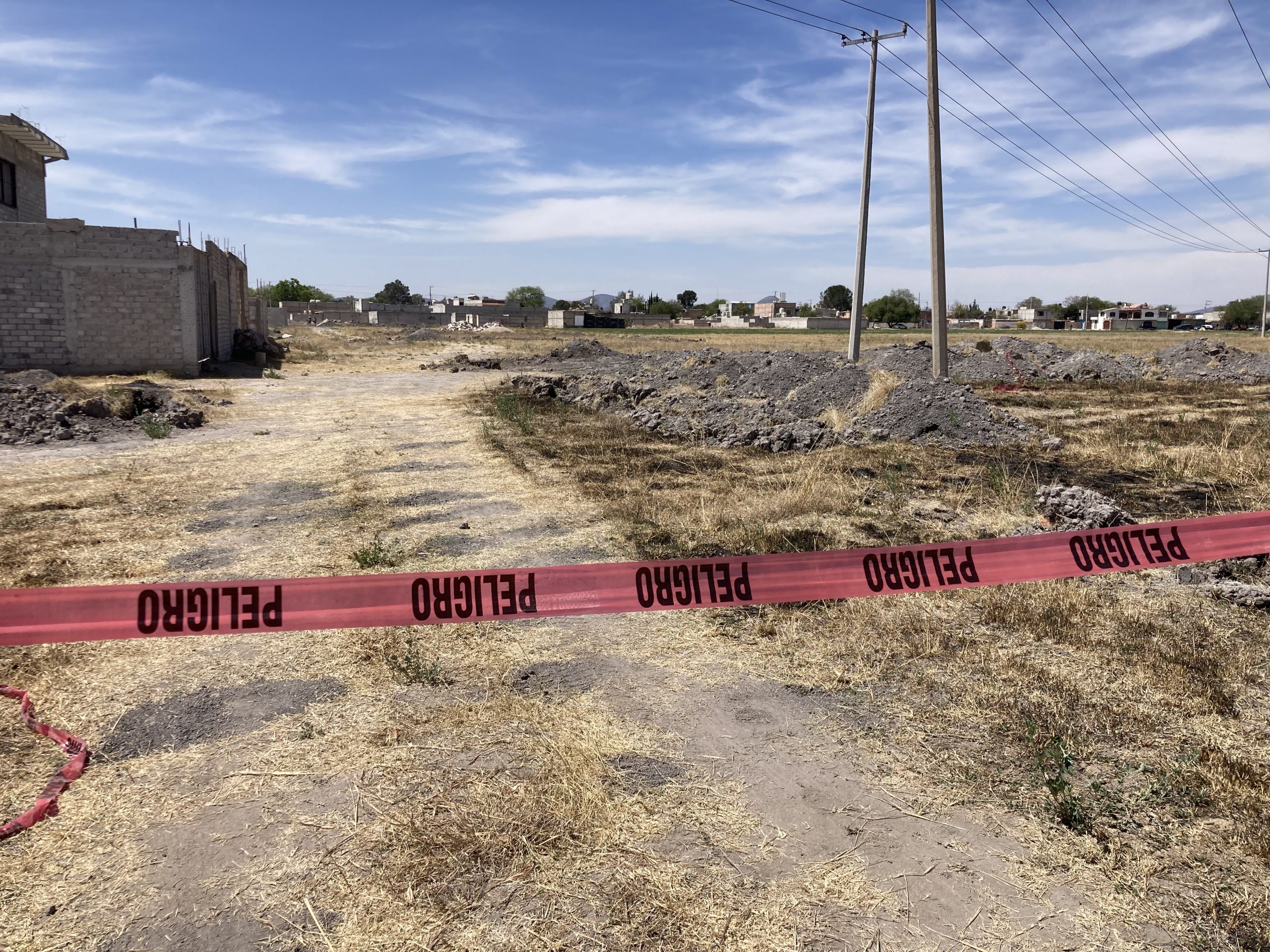 Hallan a mujer sin vida y enterrada en una zanja - Noticias de Querétaro