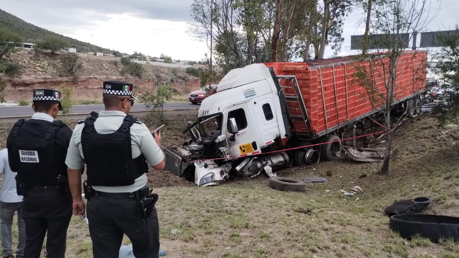 Operador de tráiler se accidenta en la carretera57 - Noticias de Querétaro