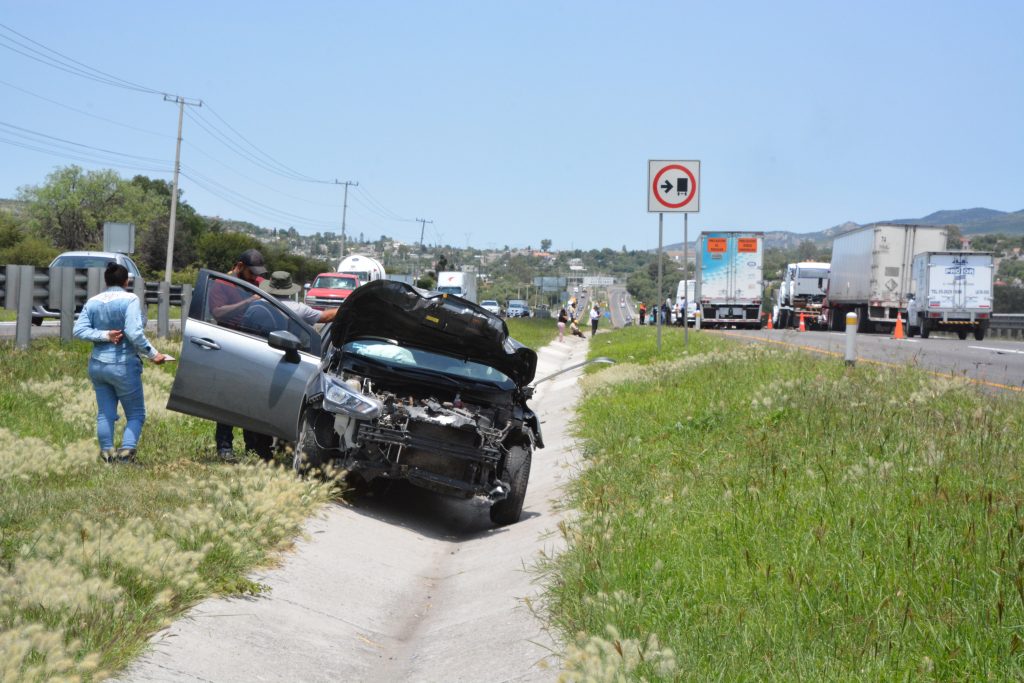 Terrible accidente cobra la vida de trailero en la 57 - Noticias de ...