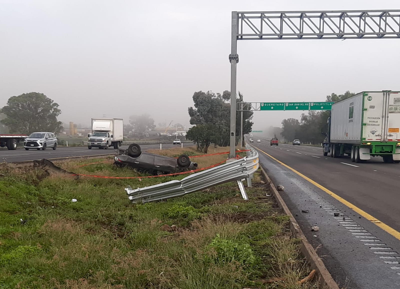 Volcadura Deja Dos Muertos Noticias De Querétaro