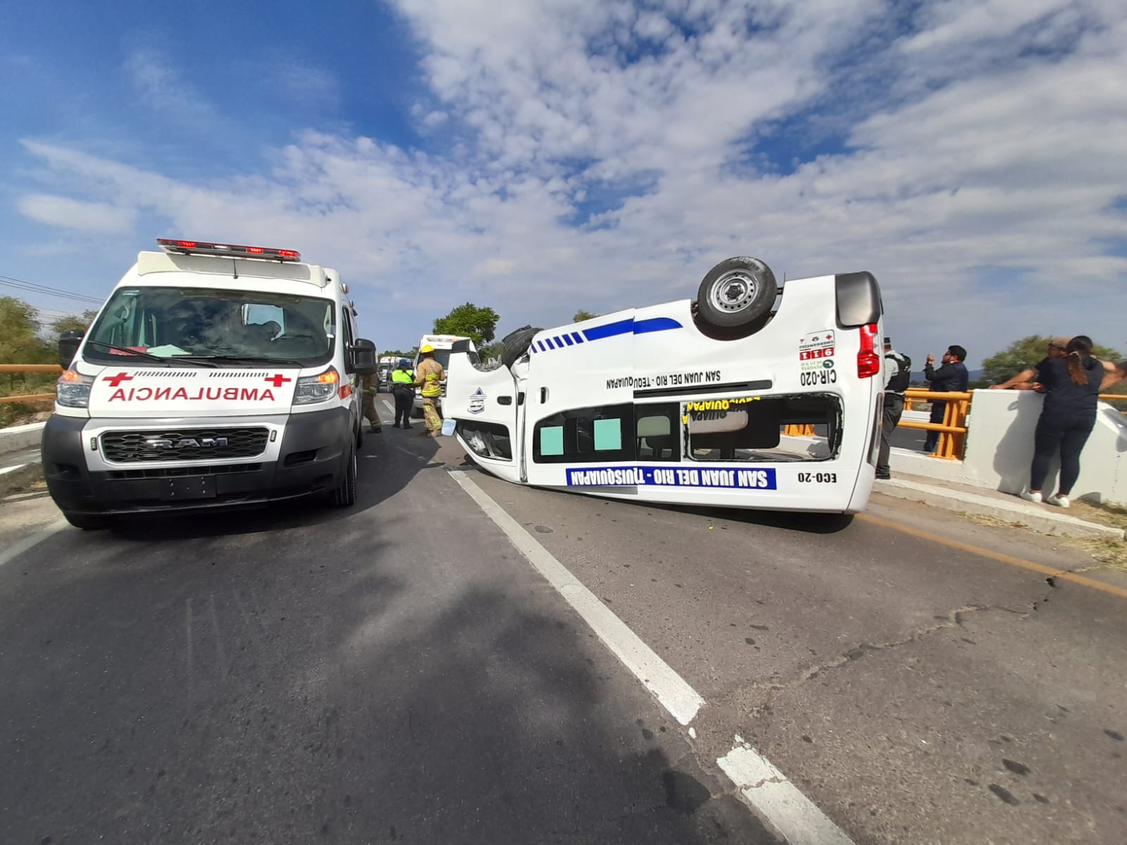 Brutal choque y volcadura deja 7 heridos - Noticias de Querétaro
