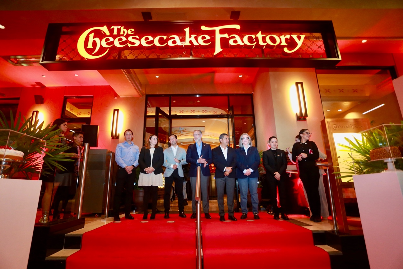 Inauguran la primera sucursal de Cheesecake Factory en Querétaro ...