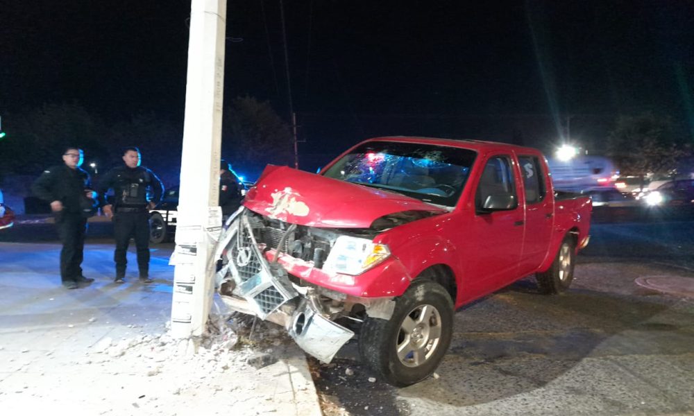 Choca contra un auto y luego se proyecta contra poste - Noticias de ...