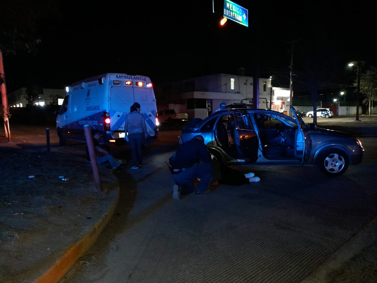 Choca contra un auto y luego se proyecta contra poste - Noticias de ...