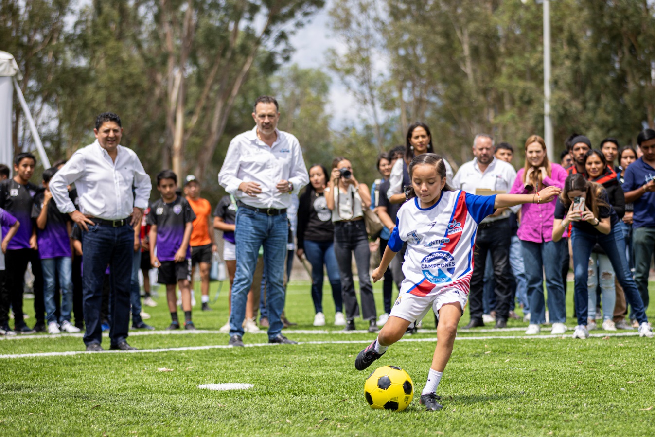Rehabilitan la cancha de futbol de la Unidad Deportiva de Cadereyta ...
