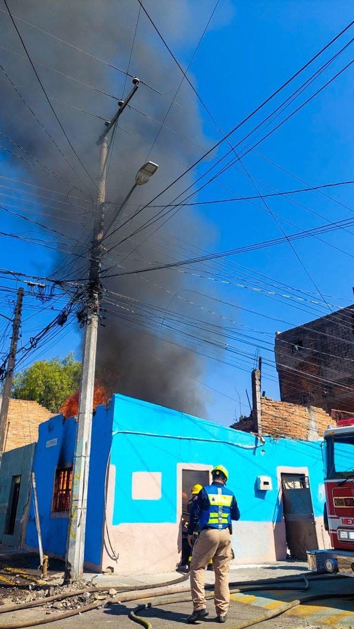 Sofocan incendio de vivienda en la colonia España - Noticias de Querétaro