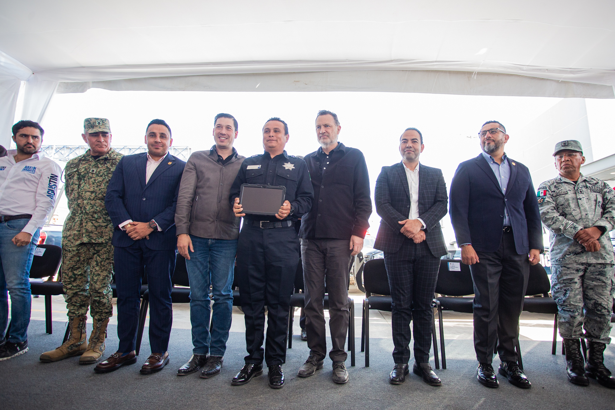 Asiste MKG a la entrega de patrullas y equipamiento para la seguridad ...
