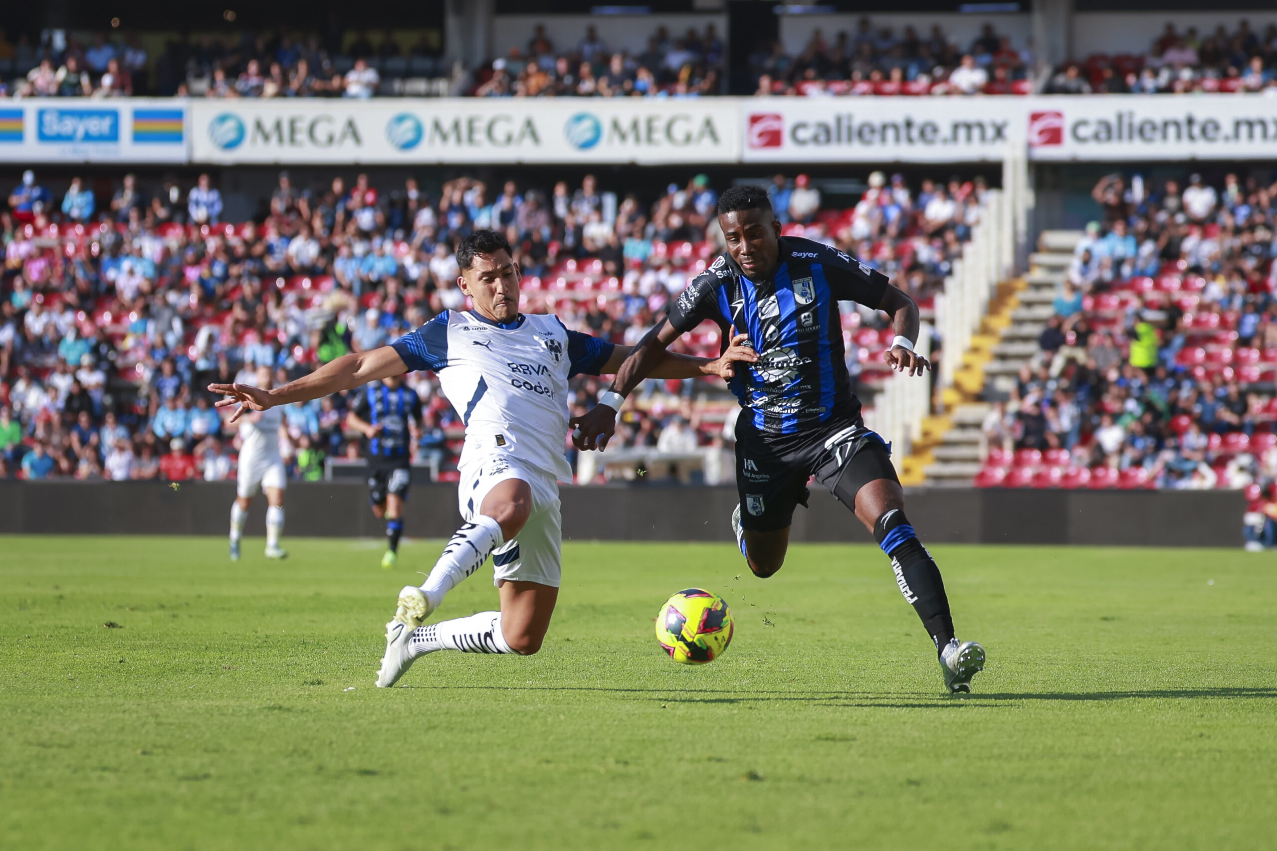 Un distraido Gallos Blancos sucumbió 2-4 ante el Monterrey