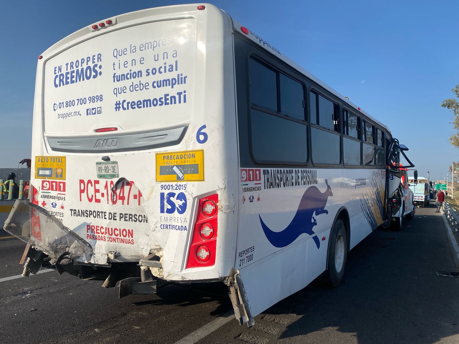 Se queda dormido al volante y causa choque múltiple (1)