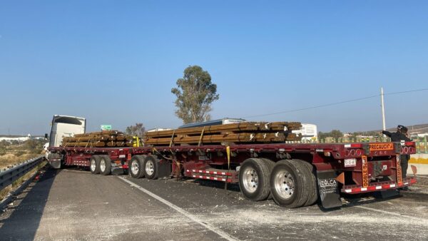 Se queda dormido al volante y causa choque múltiple (2)
