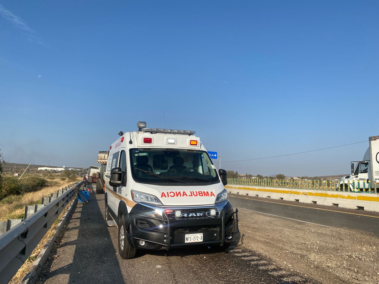 Se queda dormido al volante y causa choque múltiple (3)