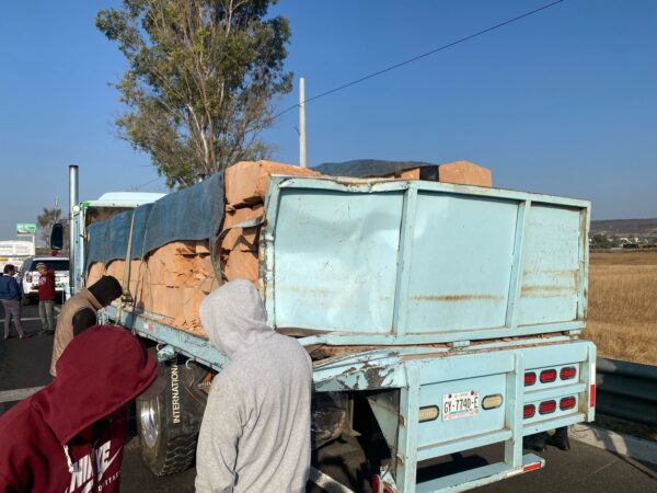 Se queda dormido al volante y causa choque múltiple (5)