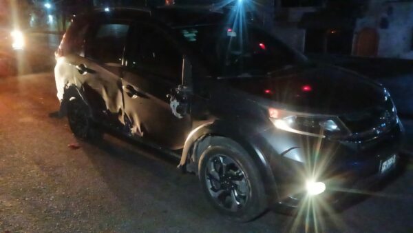 Dos muertos tras fuerte choque y volcadura (2)