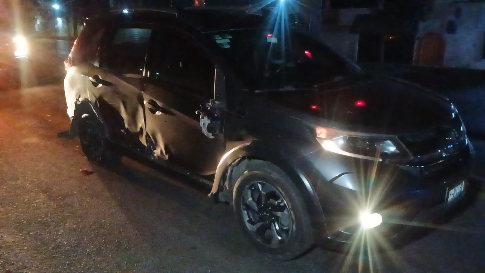 Dos muertos tras fuerte choque y volcadura (2)