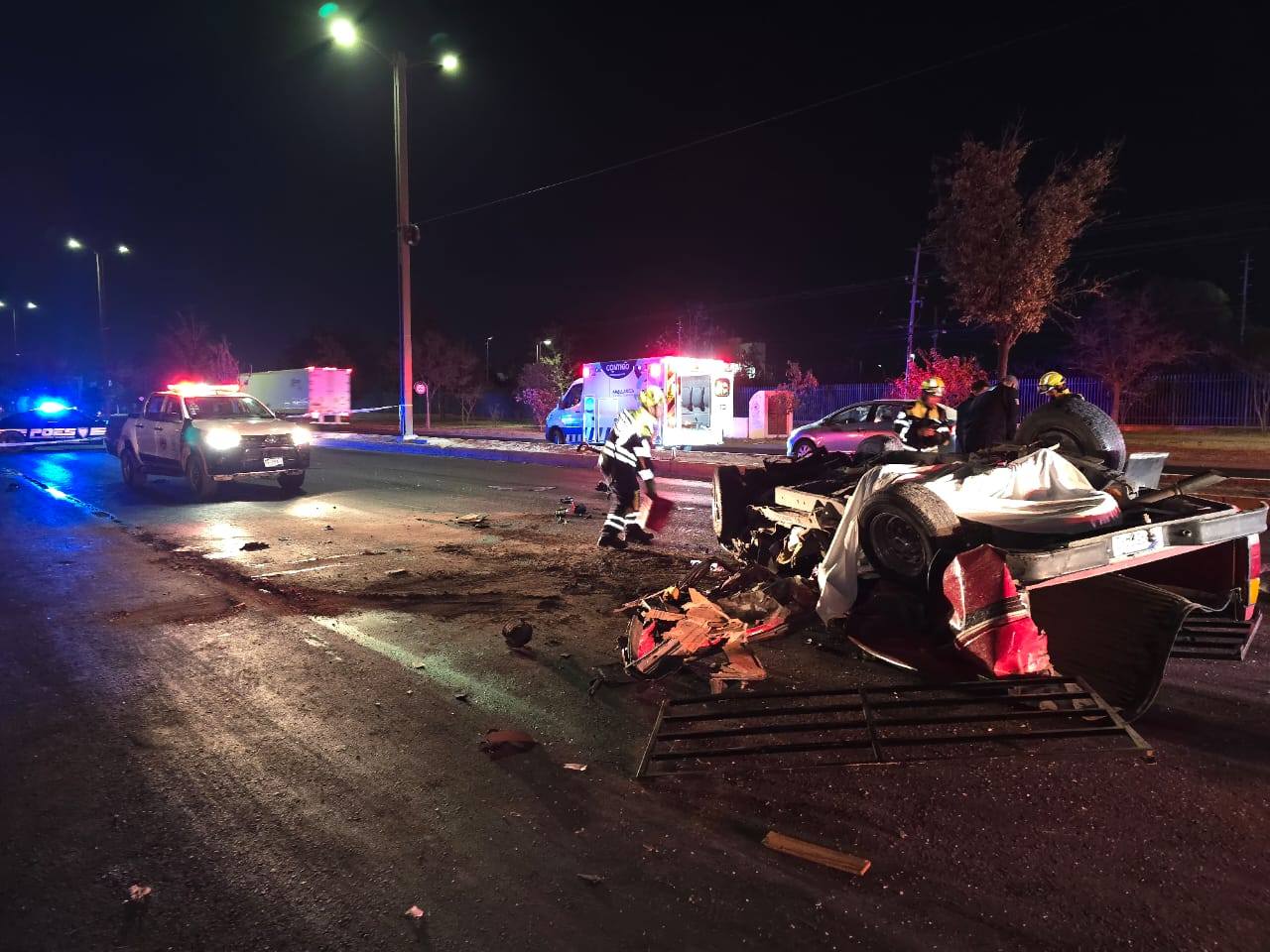 Dos muertos tras fuerte choque y volcadura (3)