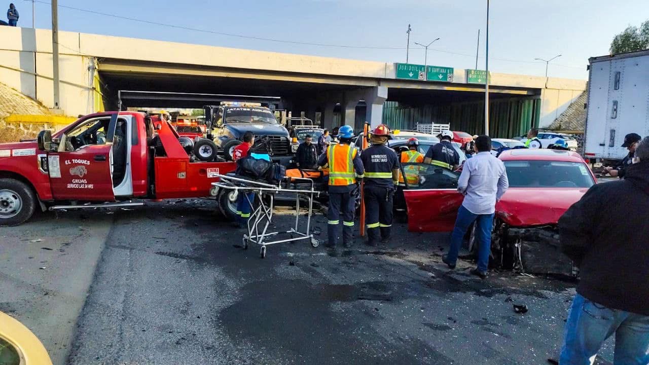 Dos prensados tras accidente en Bernardo Quintana (4)