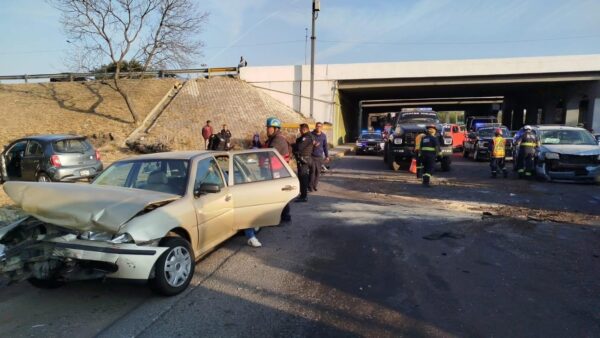 Dos prensados tras accidente en Bernardo Quintana (6)
