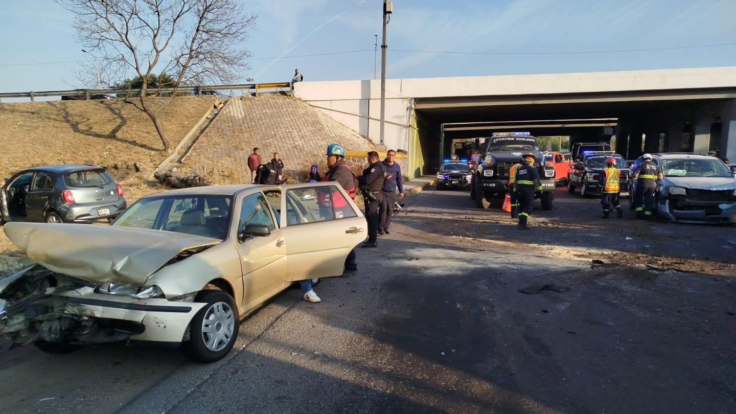 Dos prensados tras accidente en Bernardo Quintana (6)