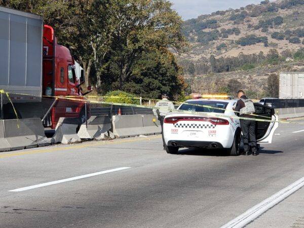 Tiroteo, persecución y mortal volcadura en el macrolibramiento Palmillas-Apaseo (6)