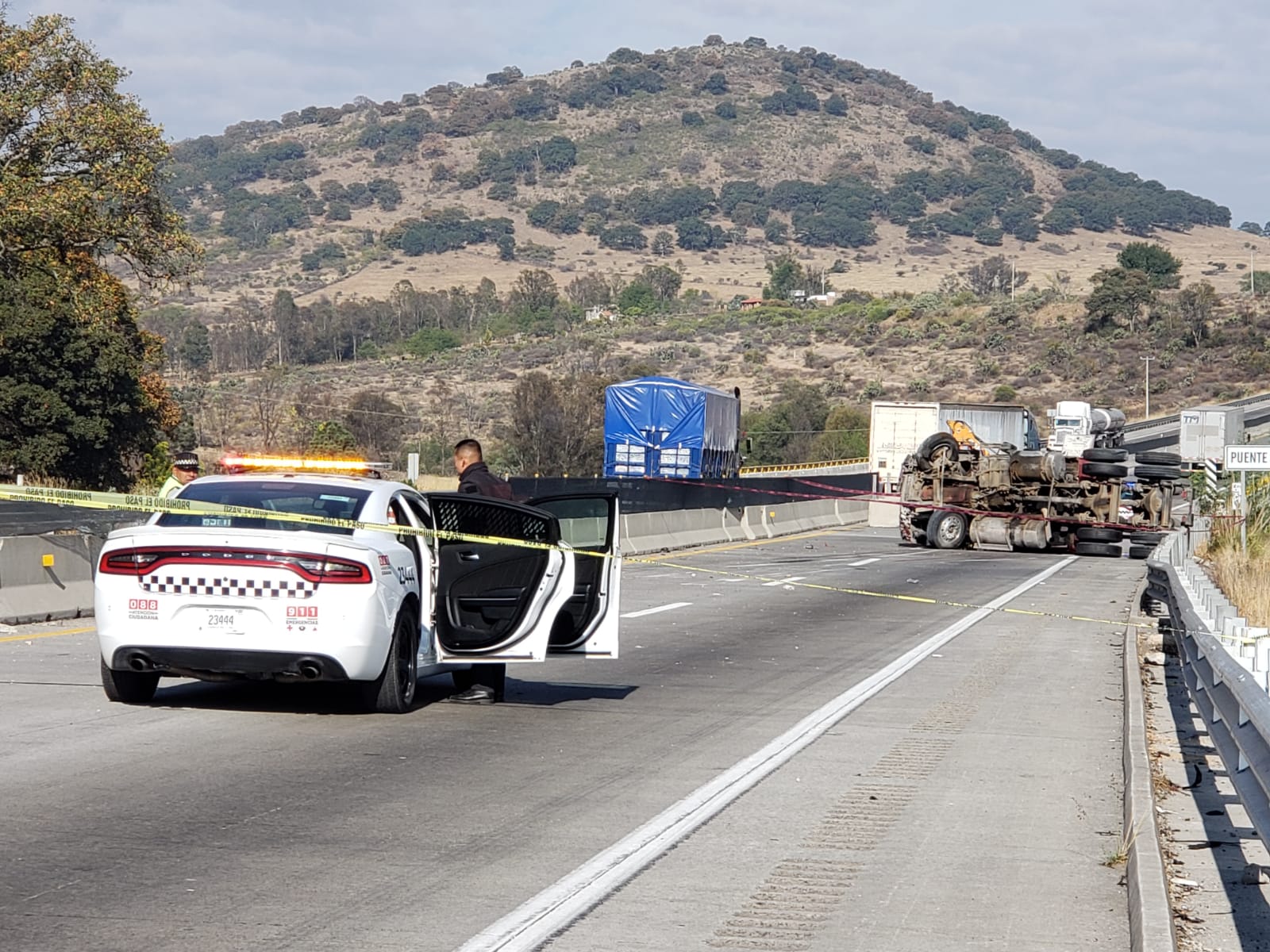 Tiroteo, persecución y mortal volcadura en el macrolibramiento Palmillas-Apaseo (3)