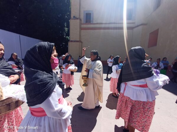 Entrega la corporación de Mayordomía Parande a la Basílica (1)