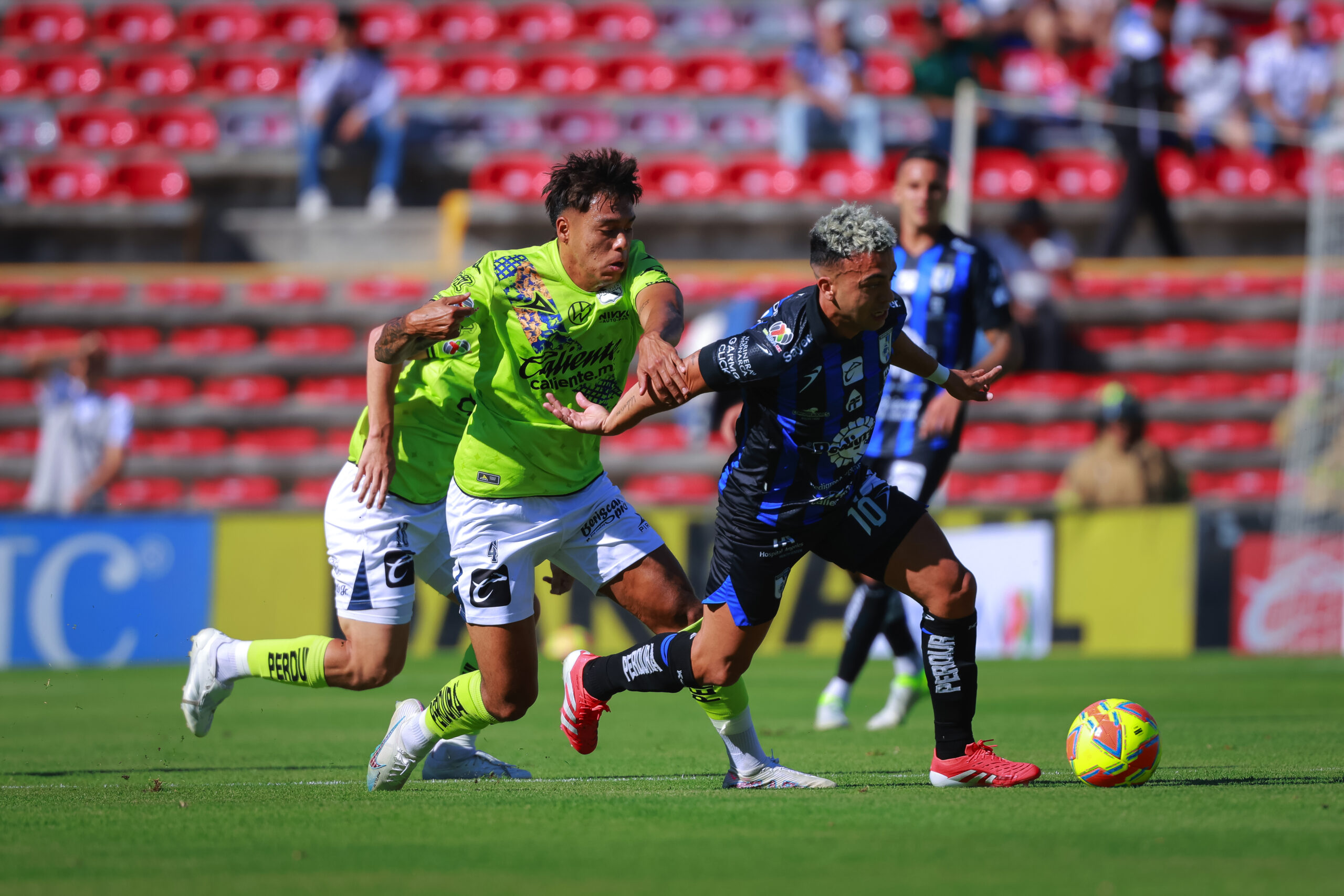 Gallos Blancos ganó a Puebla en medio de la convulsión de Emiliano Gómez del Puebla (3)