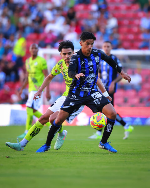 Gallos Blancos ganó a Puebla en medio de la convulsión de Emiliano Gómez del Puebla (4)