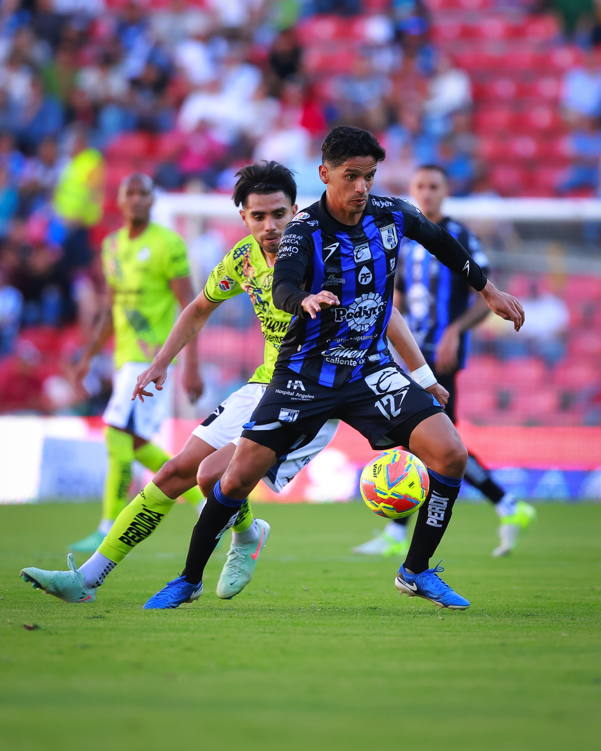 Gallos Blancos ganó a Puebla en medio de la convulsión de Emiliano Gómez del Puebla (4)