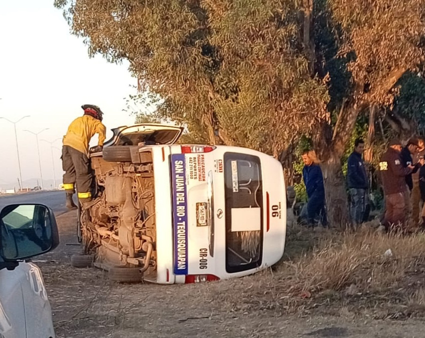 Camioneta pasajera choca contra árbol en Tequisquiapan - Noticias de ...