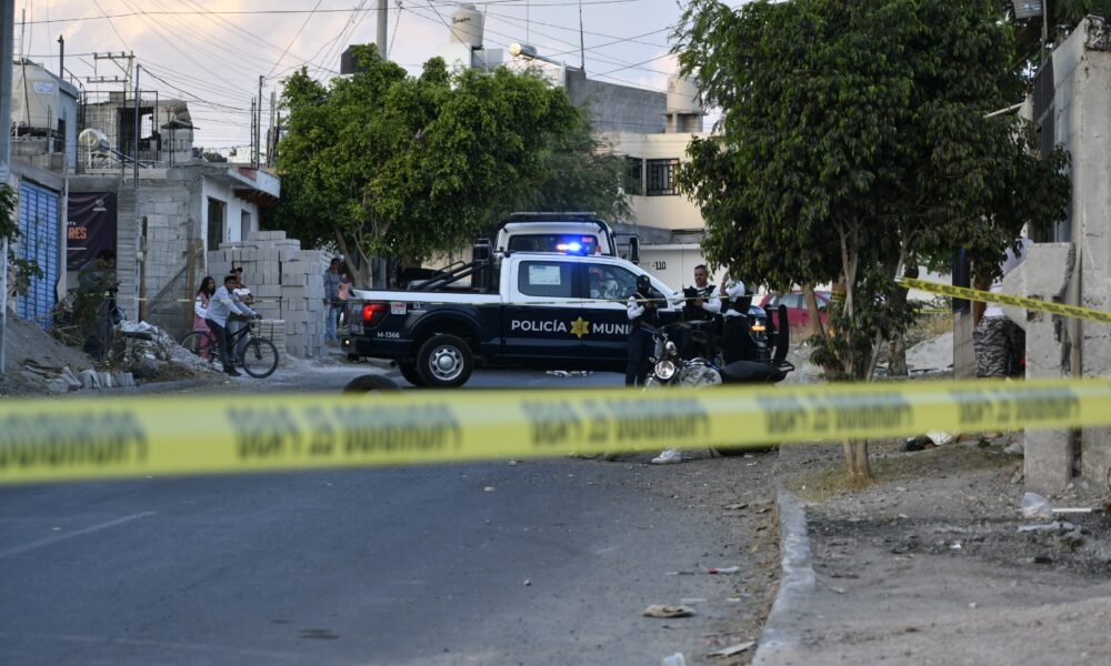 Muere motociclista al estrellarse contra un árbol - Noticias de Querétaro