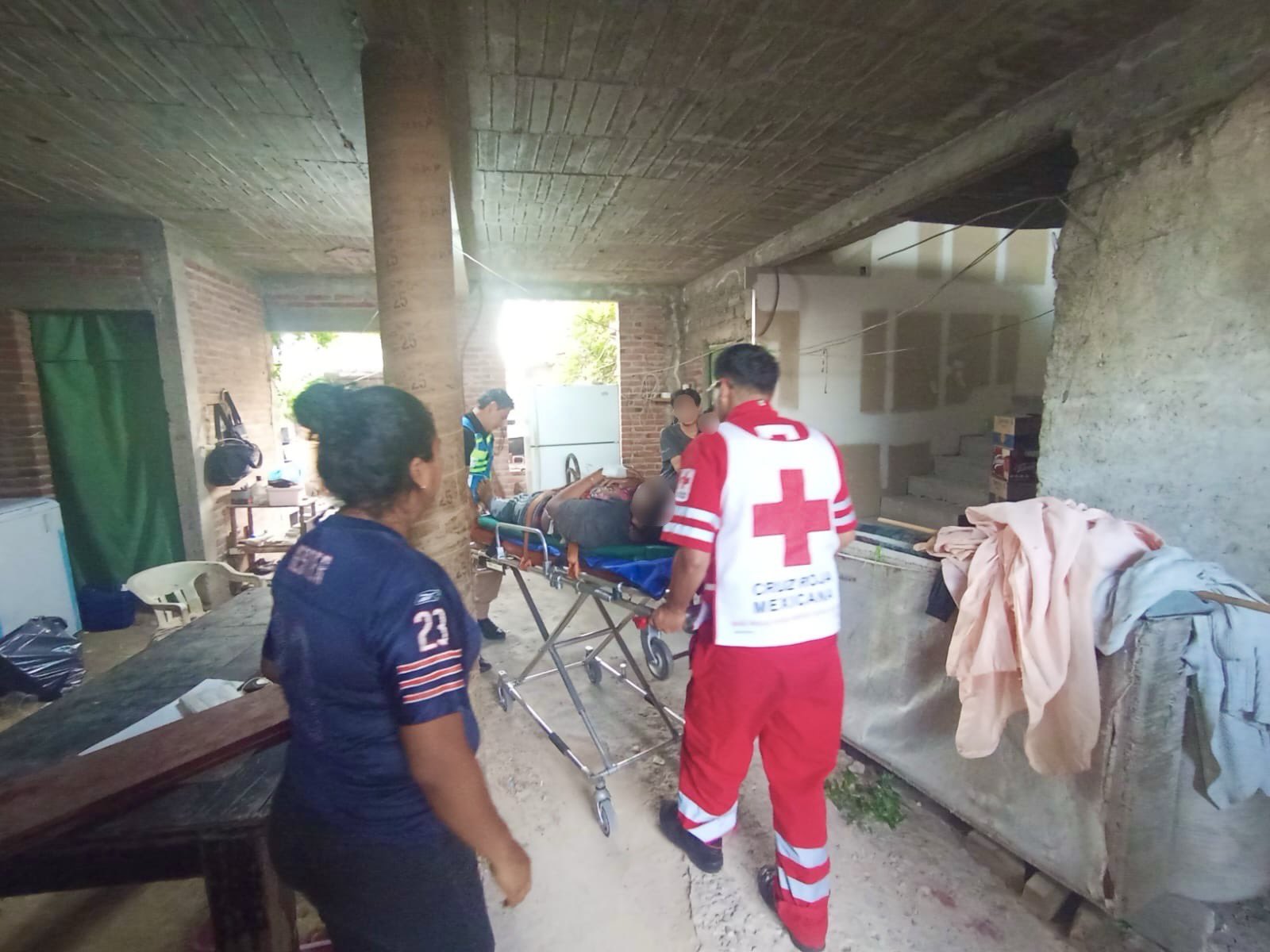 Trabajador cae de segundo piso en San Pedro Mártir - Noticias de Querétaro