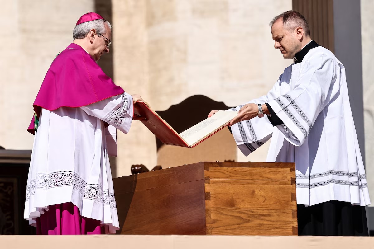 El Papa Francisco llegó a su última morada (4)