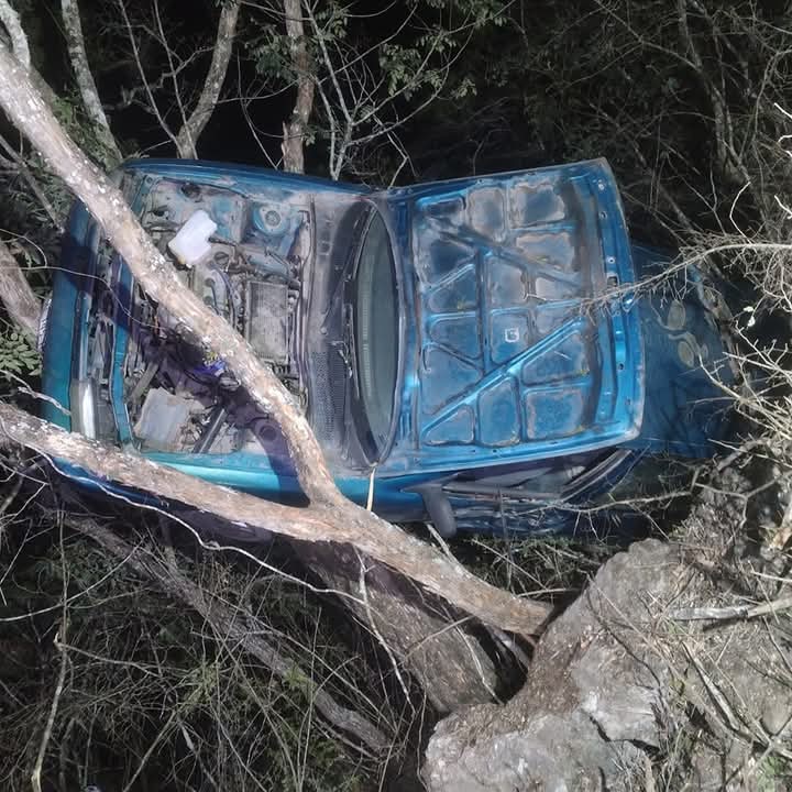 Muere joven mujer tras fuerte volcadura - Noticias de Querétaro