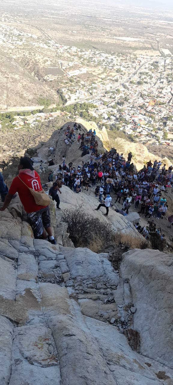 La Santa Cruz de la Peña de Bernal regresó a su sitial (2)
