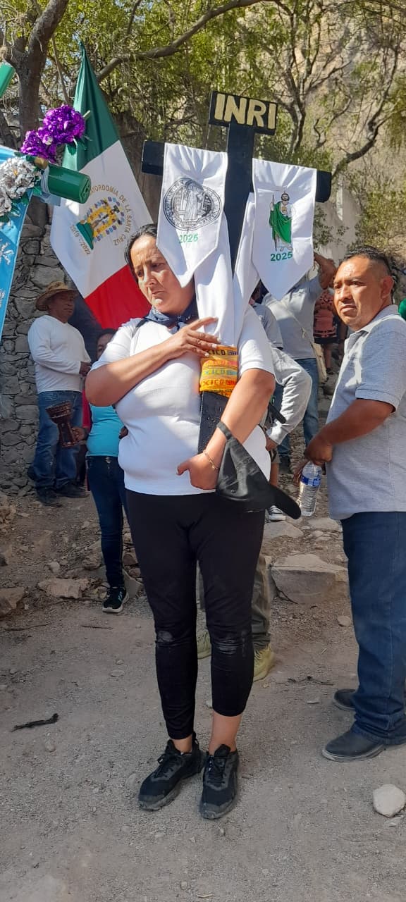 La Santa Cruz de la Peña de Bernal regresó a su sitial (4)