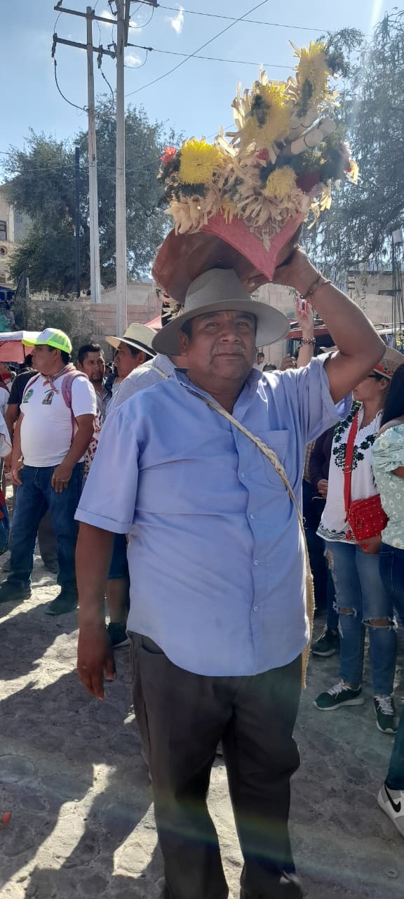 La Santa Cruz de la Peña de Bernal regresó a su sitial (6)
