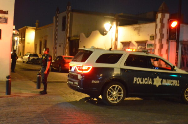 Aplica policía dispositivo ante motociclistas desenfrenados (2)