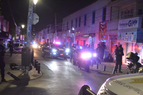 Aplica policía dispositivo ante motociclistas desenfrenados (5)