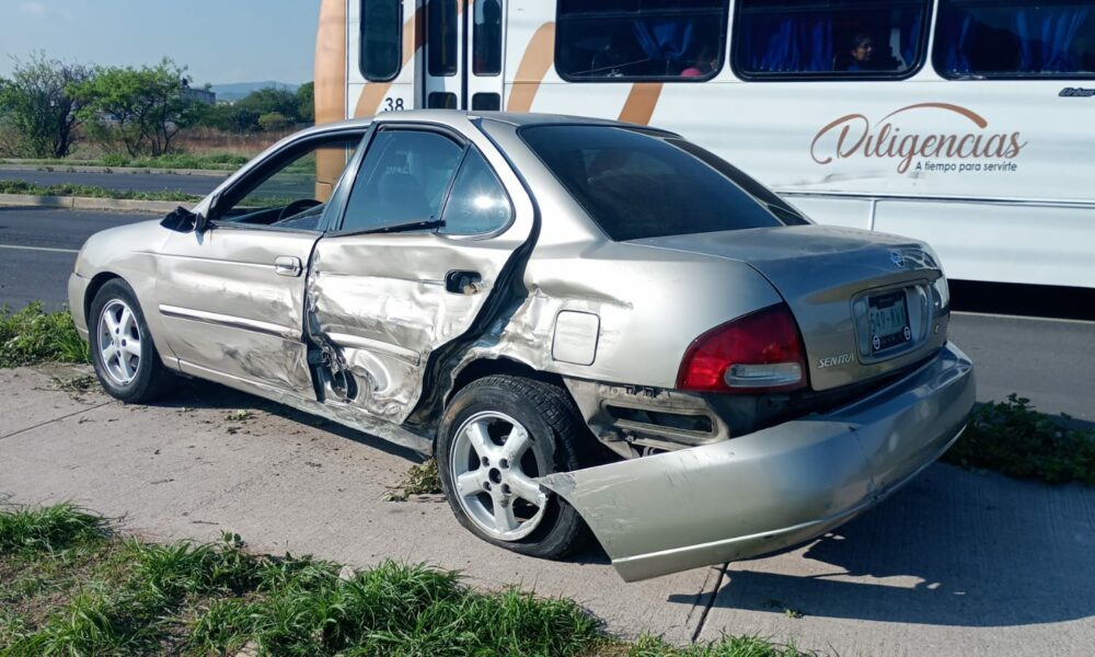 Conductor se queda dormido al volante y choca contra automóvil en San ...
