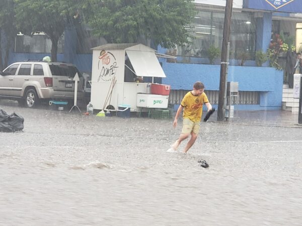 Siguen los aguaceros en San Juan del Río (4)