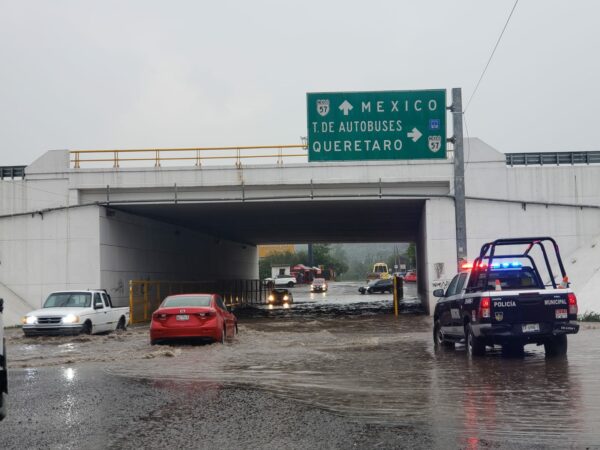 Siguen los aguaceros en San Juan del Río (5)