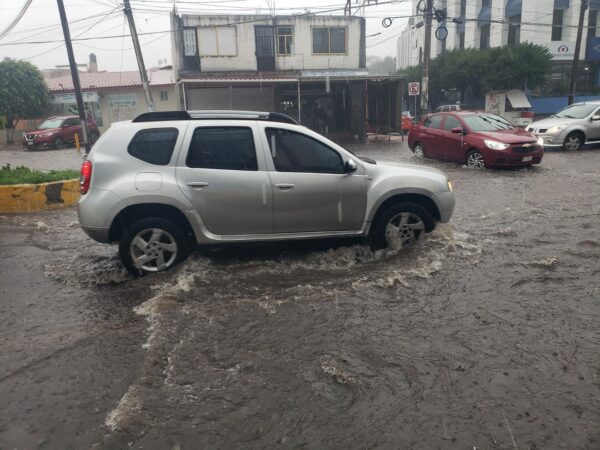Siguen los aguaceros en San Juan del Río (6)