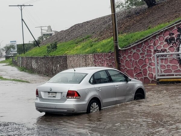 Siguen los aguaceros en San Juan del Río (2)