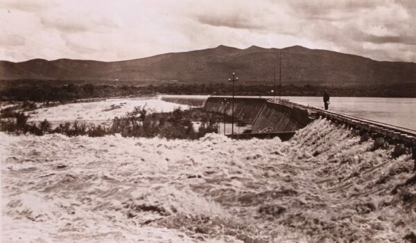 Presa Centenario. C.a. 1930