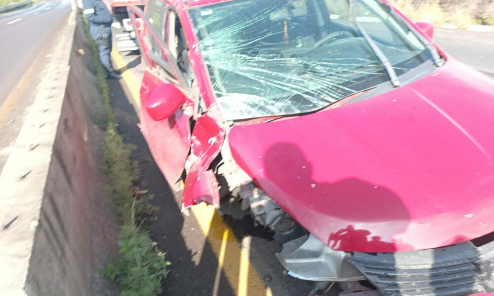 Choca conta muro divisor en la carretera 57 - Noticias de Querétaro